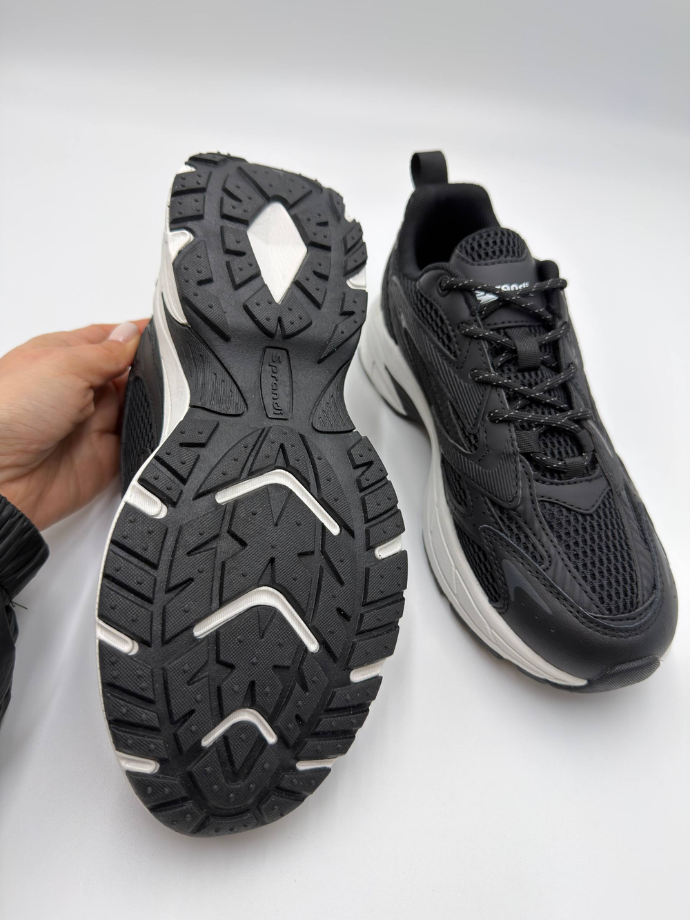 Женские кроссовки арт. 7W226C86-1 цвет "чёрный/белый"