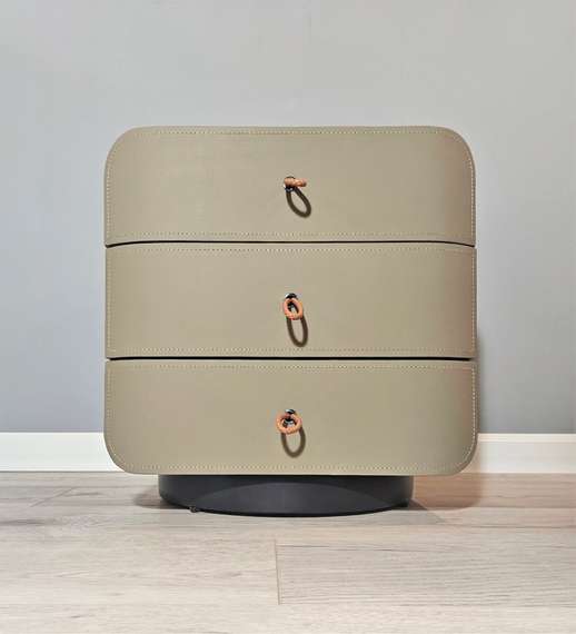 Тумба прикроватная SG-46, бежевая экокожа, шпон ореха