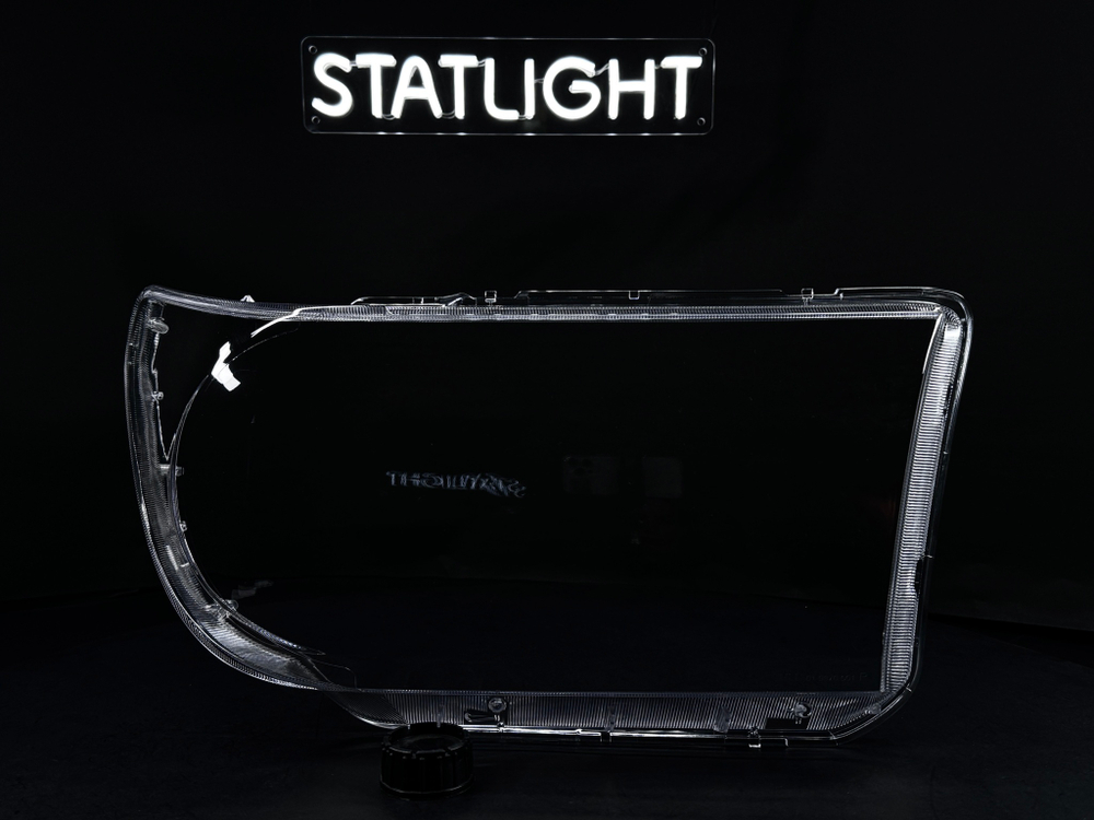 Правое стекло фары Toyota Tundra 2 2007-2013