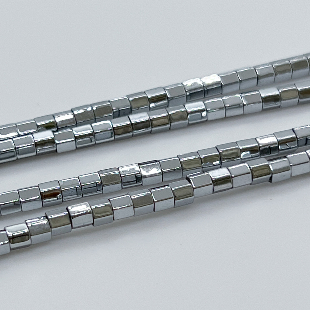 Гематит (имитация), цвет серебристый, размер около 3,8 мм, цена за 69-70 шт (1/2 нити)