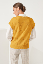 22850 Жилет женский (горчица)