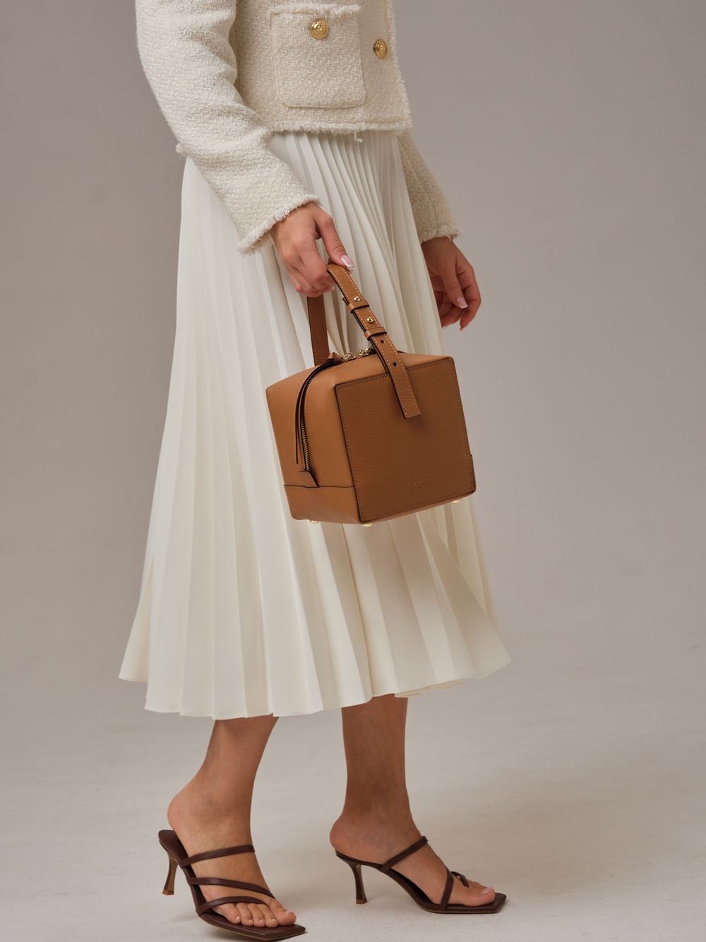 Кожаная сумка Quadra DBR 30989 оранжевый миндаль