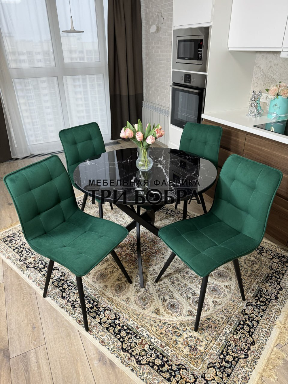 Круглый стеклянный раздвижной стол "Черный оникс" и стулья "ГУЧИ" изумруд