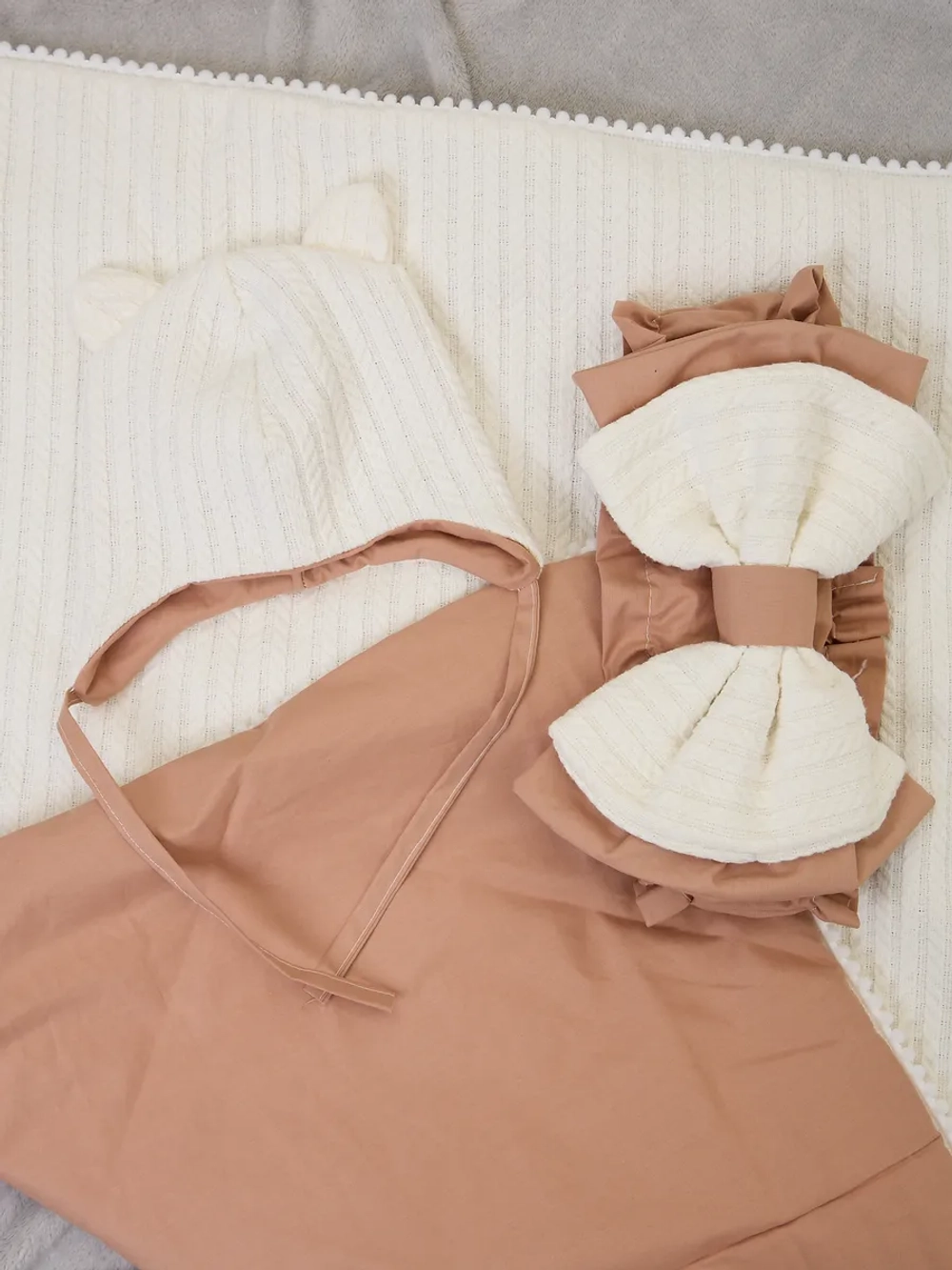 Конверт для новорожденного с чепчиком