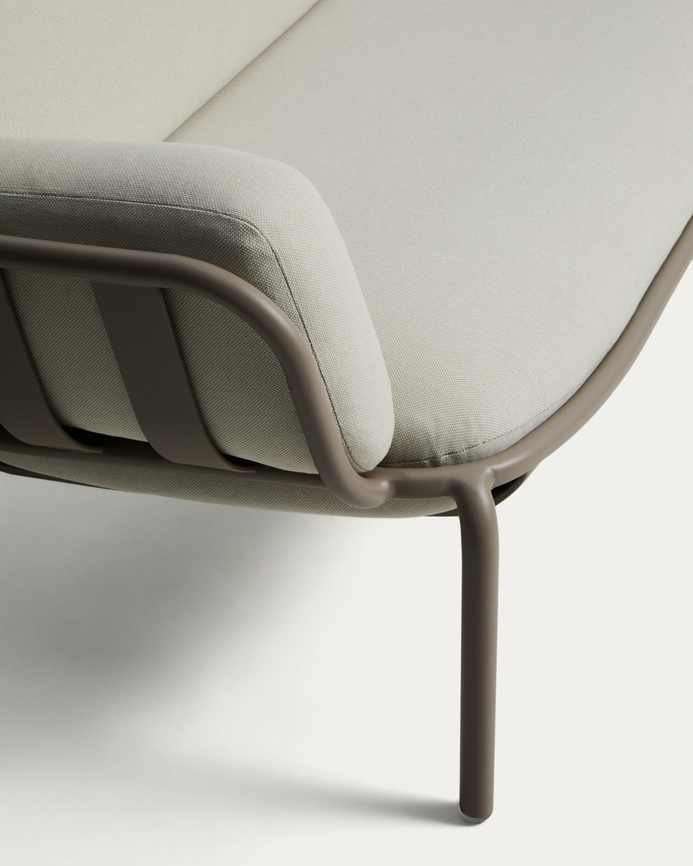 Уличный 3-х местный диван Joncols из алюминия цвета таупе, 225 см