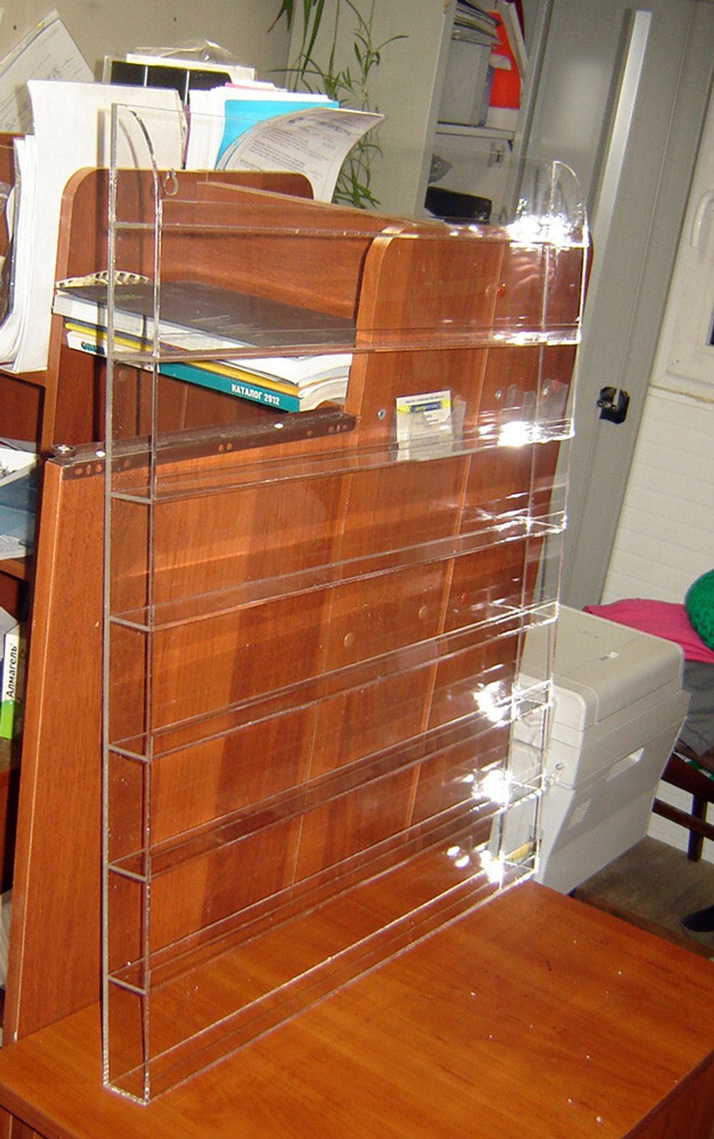 Стенд под лаки 620х45х748 мм восьмиярусный