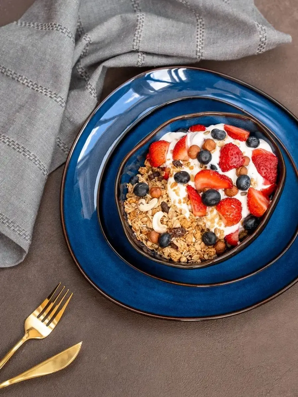 Набор посуды 6 тарелок синие треугольные плоские 28 см