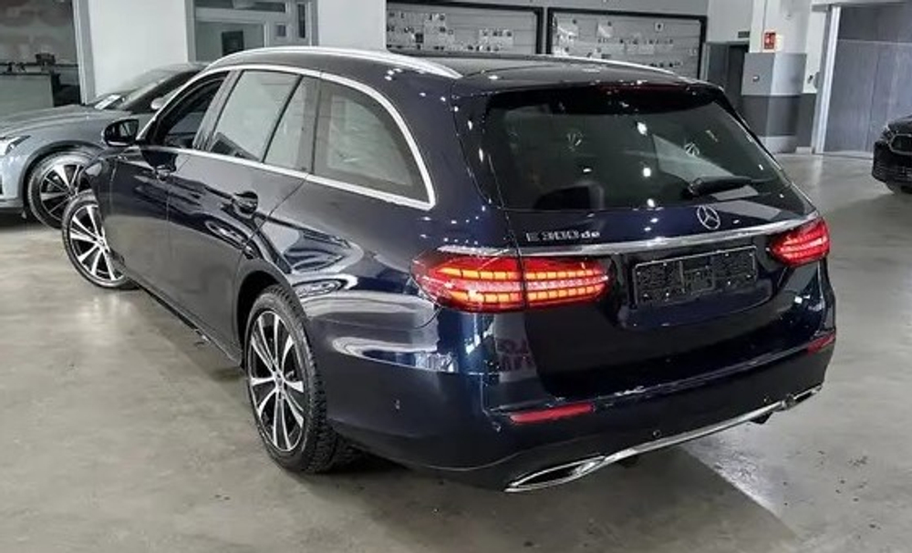 Mercedes-Benz E 230