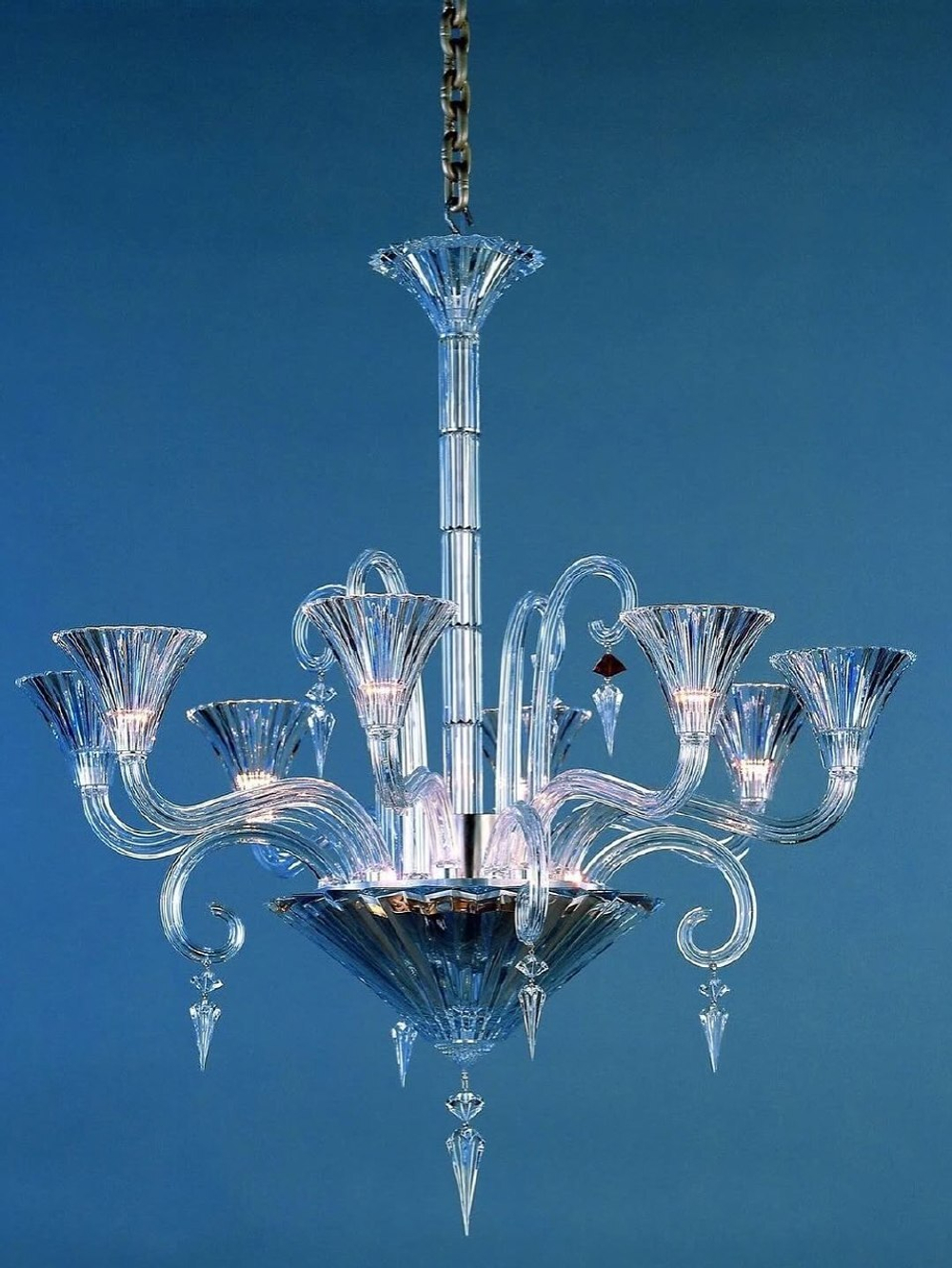 Элегантная хрустальная люстра Baccarat