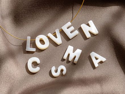 Бусина-подвеска "Буква перламутровая - О", 10мм (уценка)