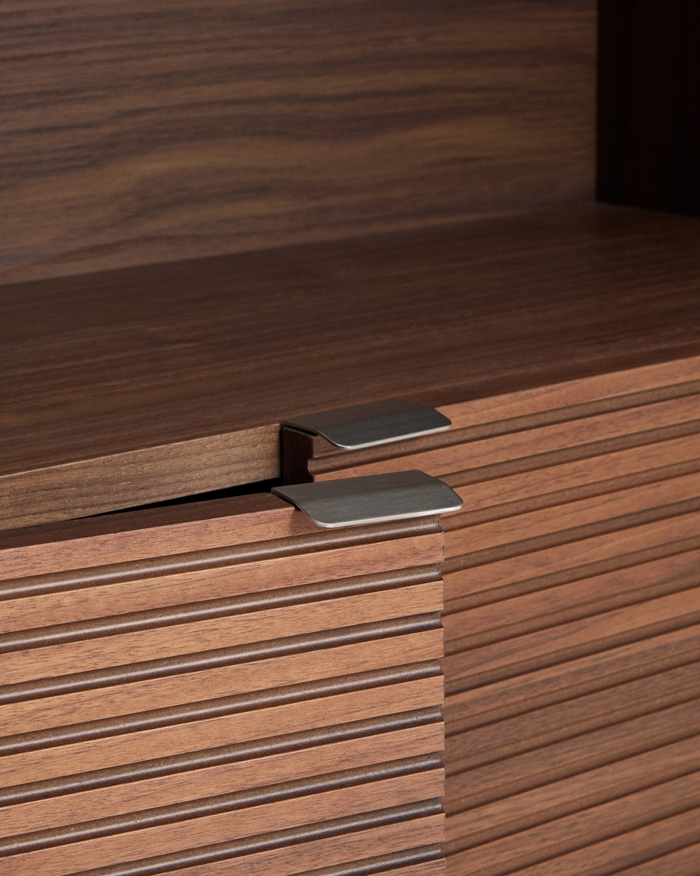 Стеллаж из орехового шпона Norlen 90 x 190 см