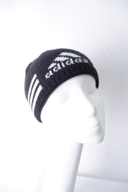 Шапка Adidas плотная на 9 лет