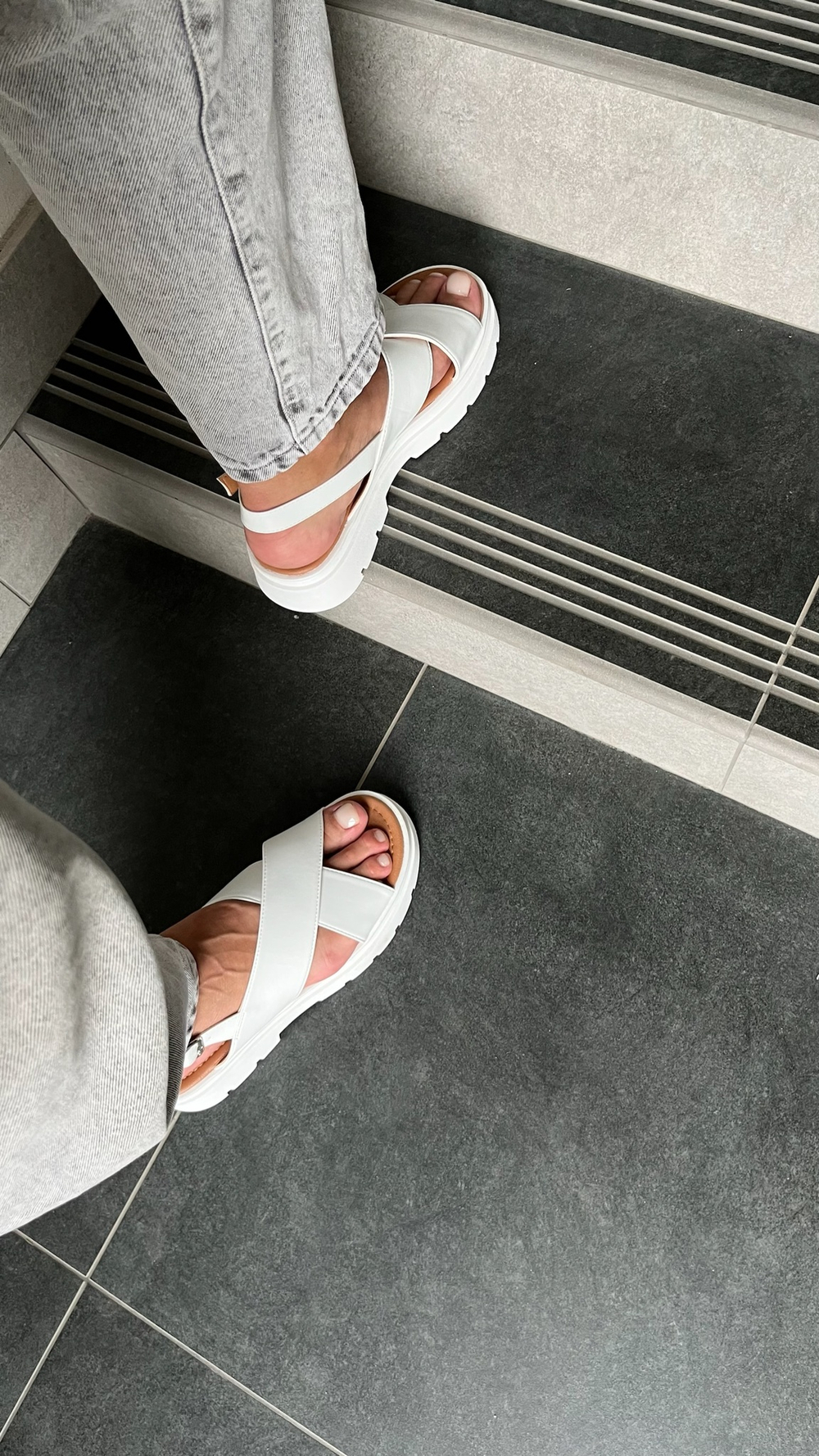 Сандалии Белые