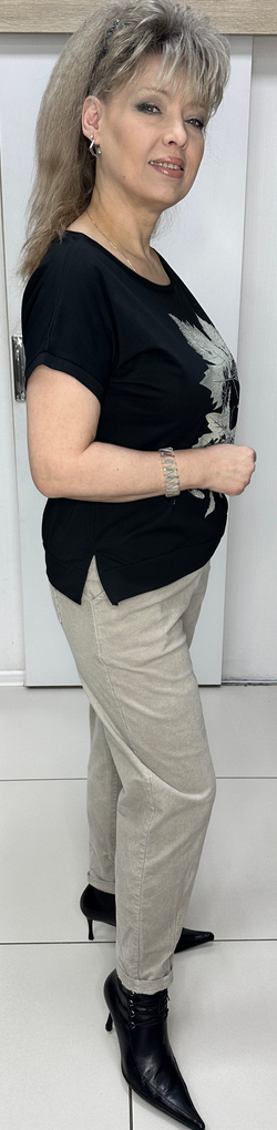 Черная футболка со стразовым "кленовым" принтом