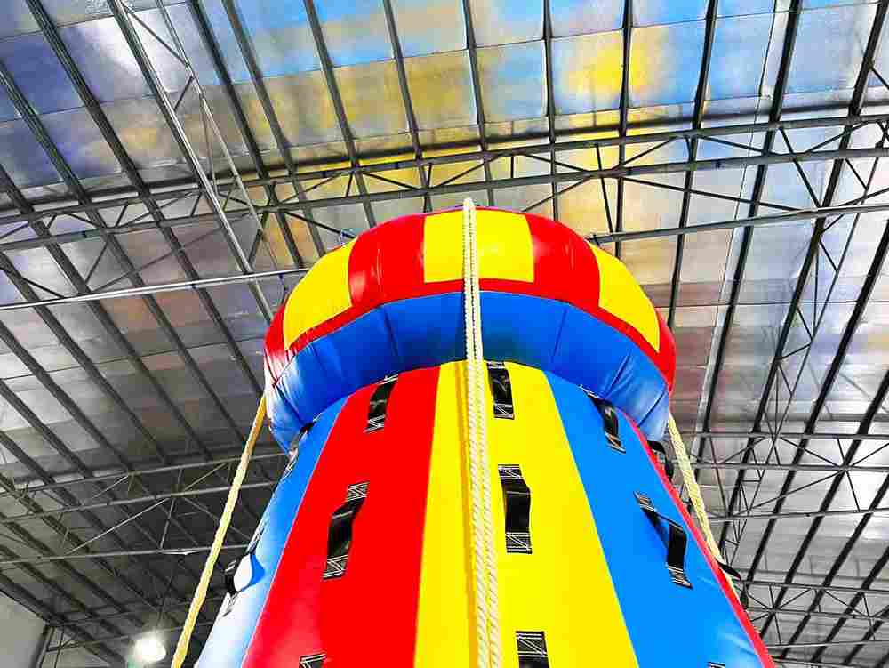 Надувной скалодром "Богатырь", 5*5*4 м.