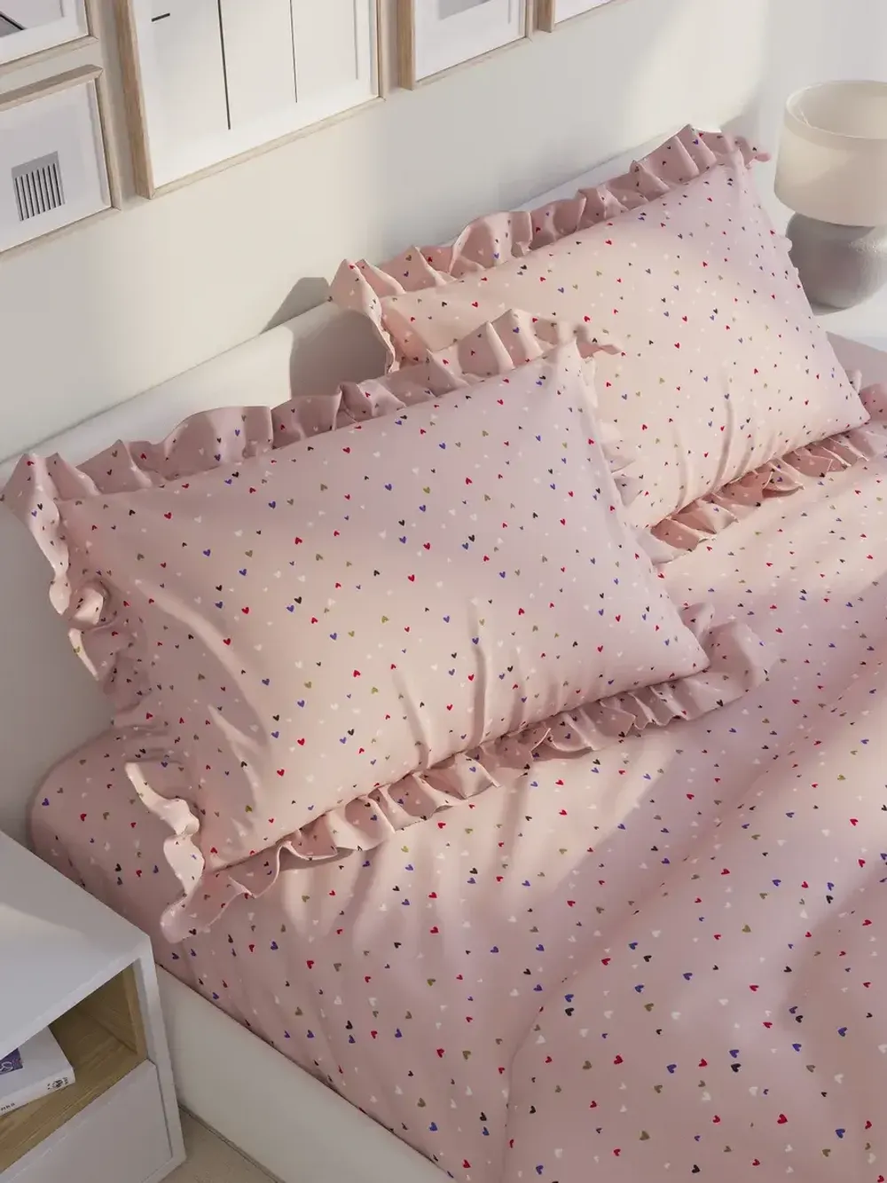 Декоративная наволочка с рюшами, оборками "Сердечки" 40х60 см, 1 шт, без молнии