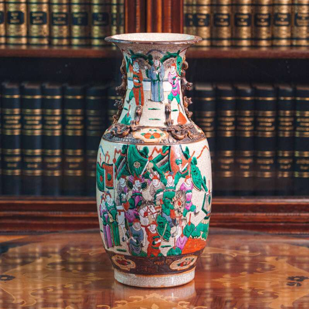 Ваза с батальными сценами