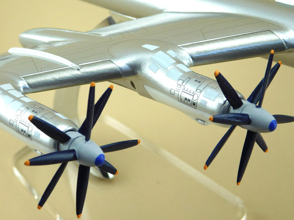 Модель самолета Ту-95МС (М1:100, Москва, RF-94126, 12)