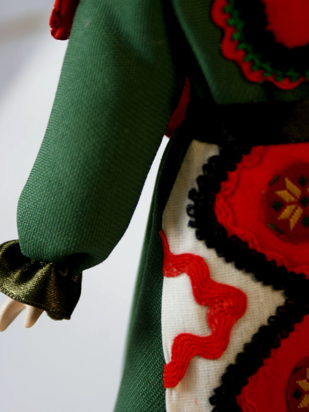 Кукла фарфоровая коллекционная Удмуртка, Вятская губерния