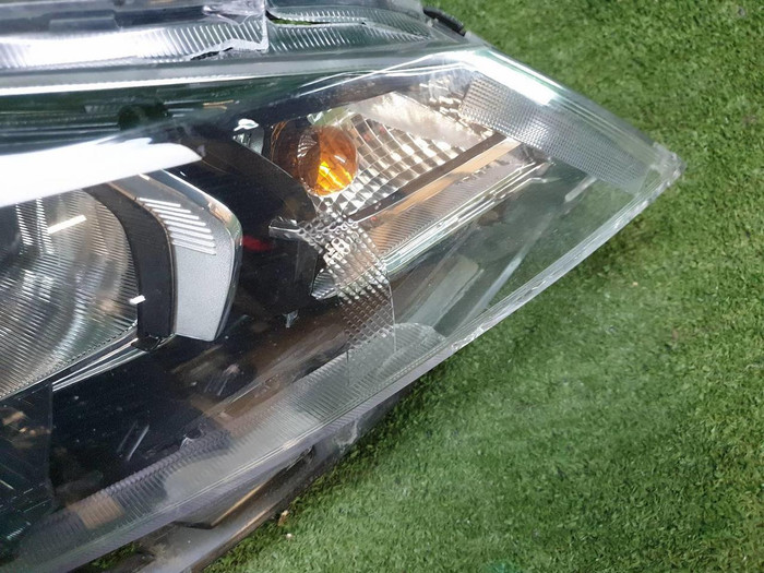 Битая Фара правая Kia Rio 4 (2020-н.в.) галоген