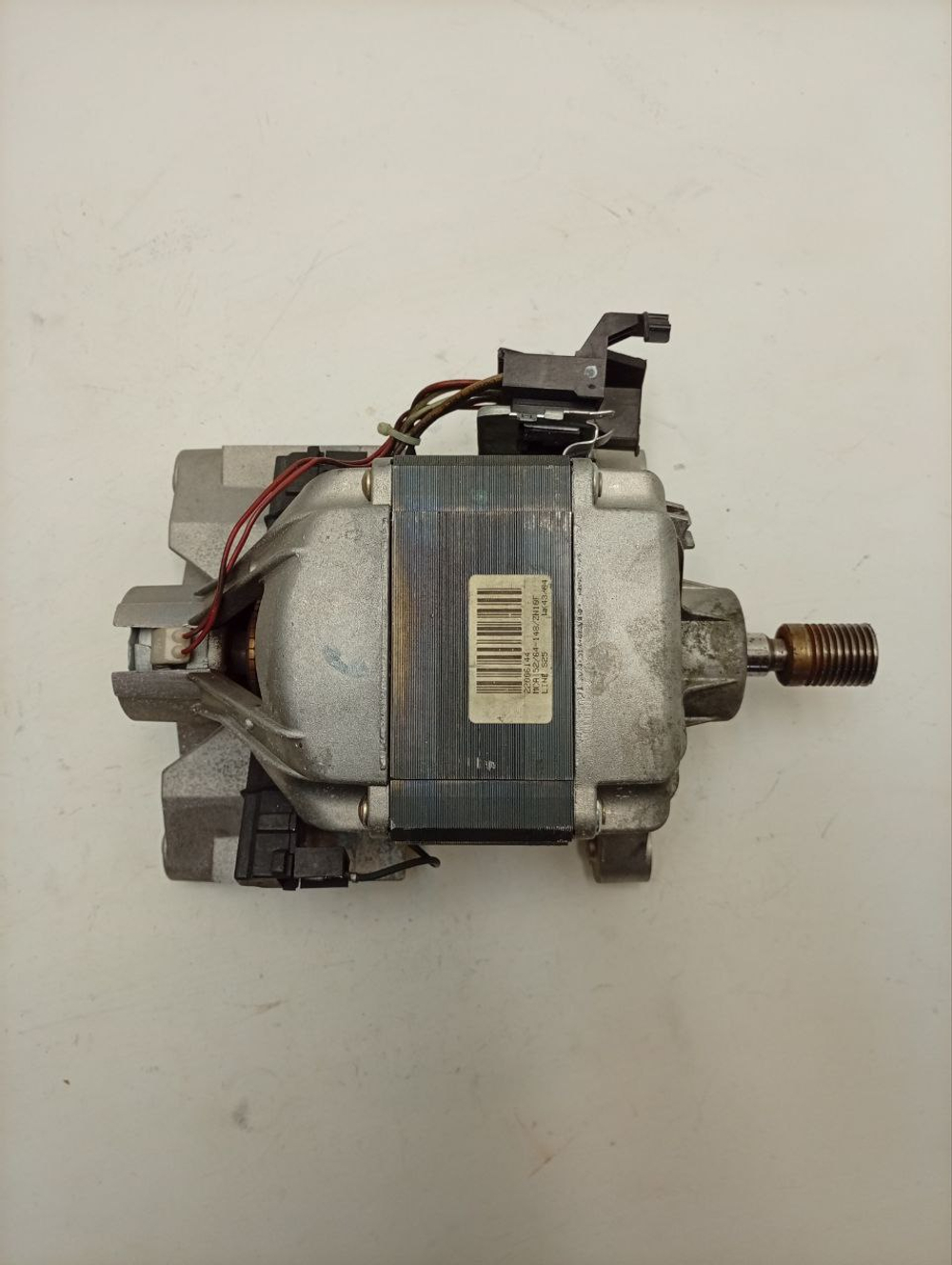 EWT1221 кт12 Двигатель для стиральной машины Electrolux 12494610 8 контактов б/у