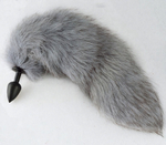 Черная анальная пробка с натуральным серым хвостиком (Цвет: черный с серым)