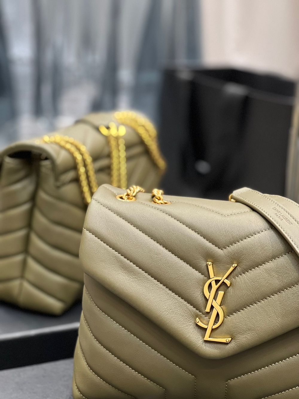 Saint Laurent Loulou 25 cm