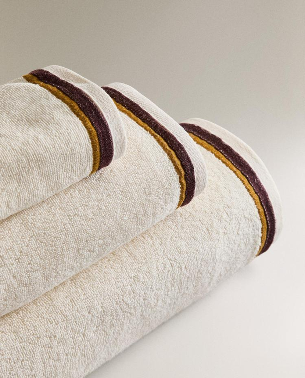 ZARA HOME БАННОЕ ПОЛОТЕНЦЕ С ДВОЙНОЙ КАЙМОЙ, ЦВЕТ СЛОНОВОЙ КОСТИ