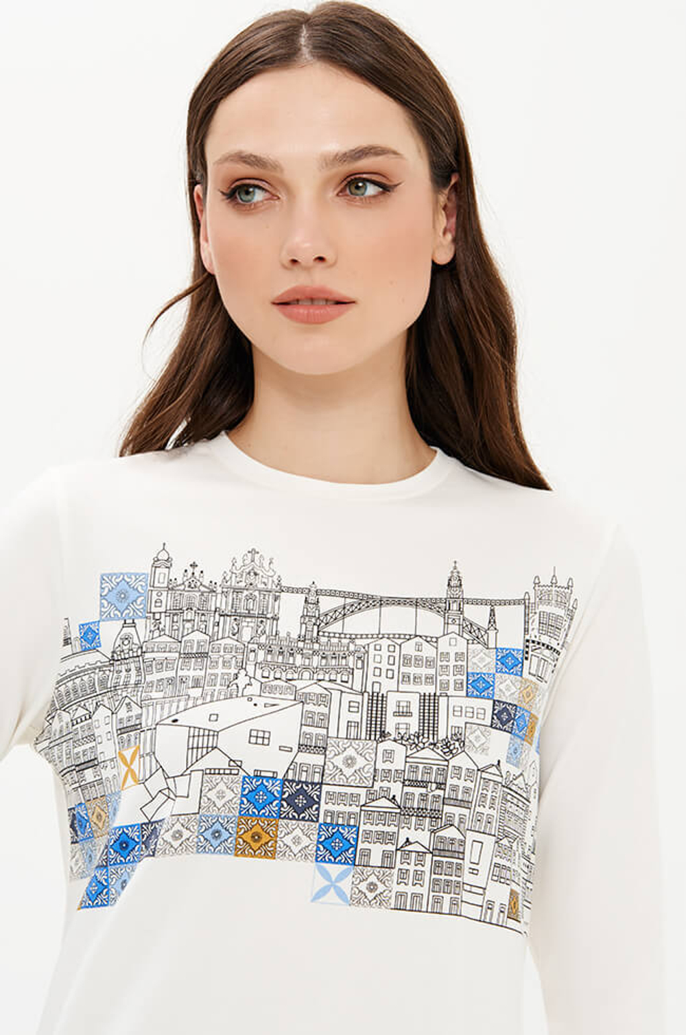 23426 Лонгслив женский (молочный)