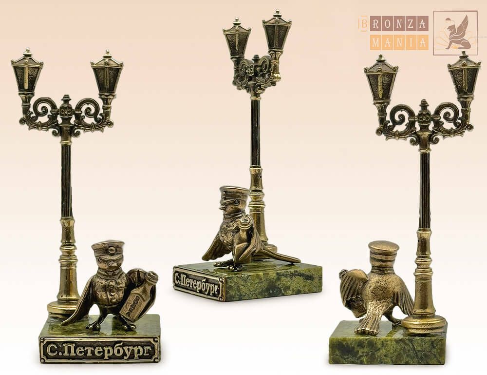 фигурка Чижик-Пыжик с бутылкой-штофом под фонариком на змеевике