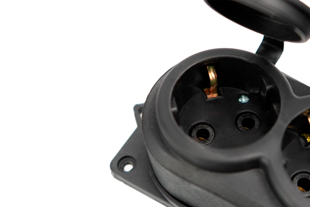 Тройник электрический 16А каучуковый 220В YEF