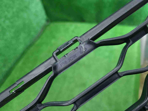 Решетка переднего бампера Mini Hatch F56 13-21 JCW