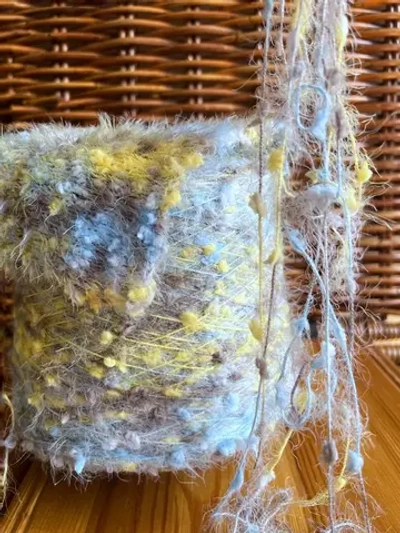 Пряжа  декоративная с ворсом и шишибриками