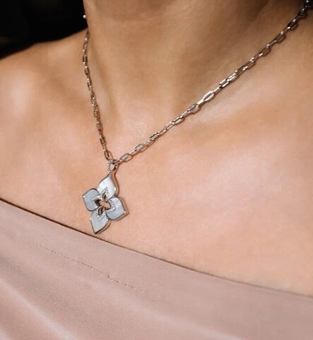 Колье "TRUE FLOWERS" на цепи с перламутром