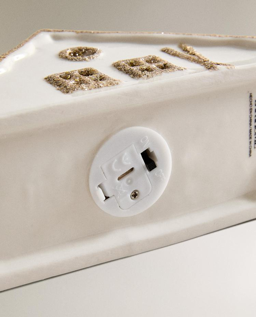 ZARA HOME НОВОГОДНЕЕ УКРАШЕНИЕ ИЗ КЕРАМИКИ «ЛЫЖНАЯ ХИЖИНА», БЕЛЫЙ