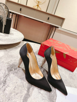 Christian Louboutin Lipstrass Pump 10 cm