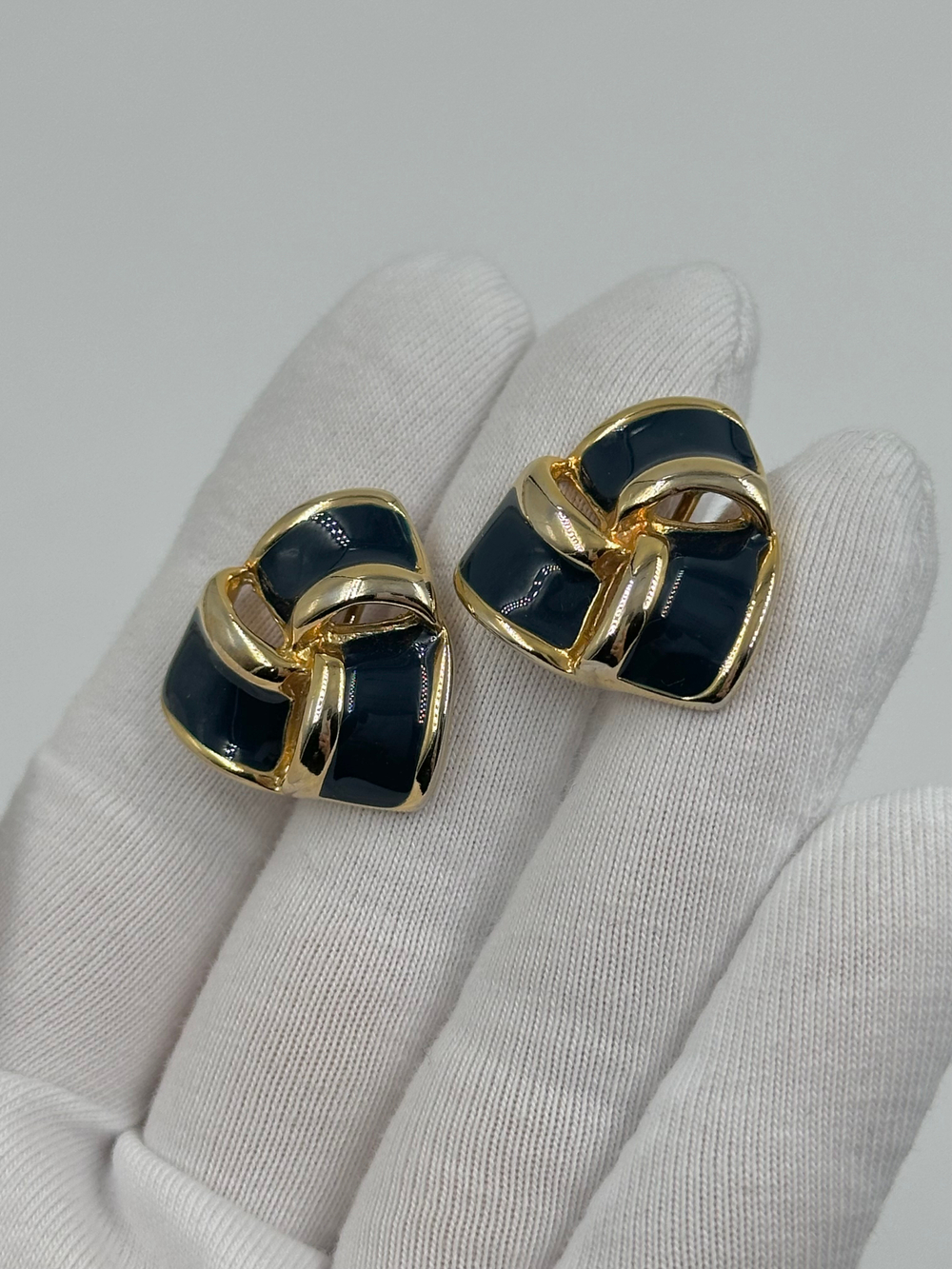 Клипсы с тёмно-синей эмалью