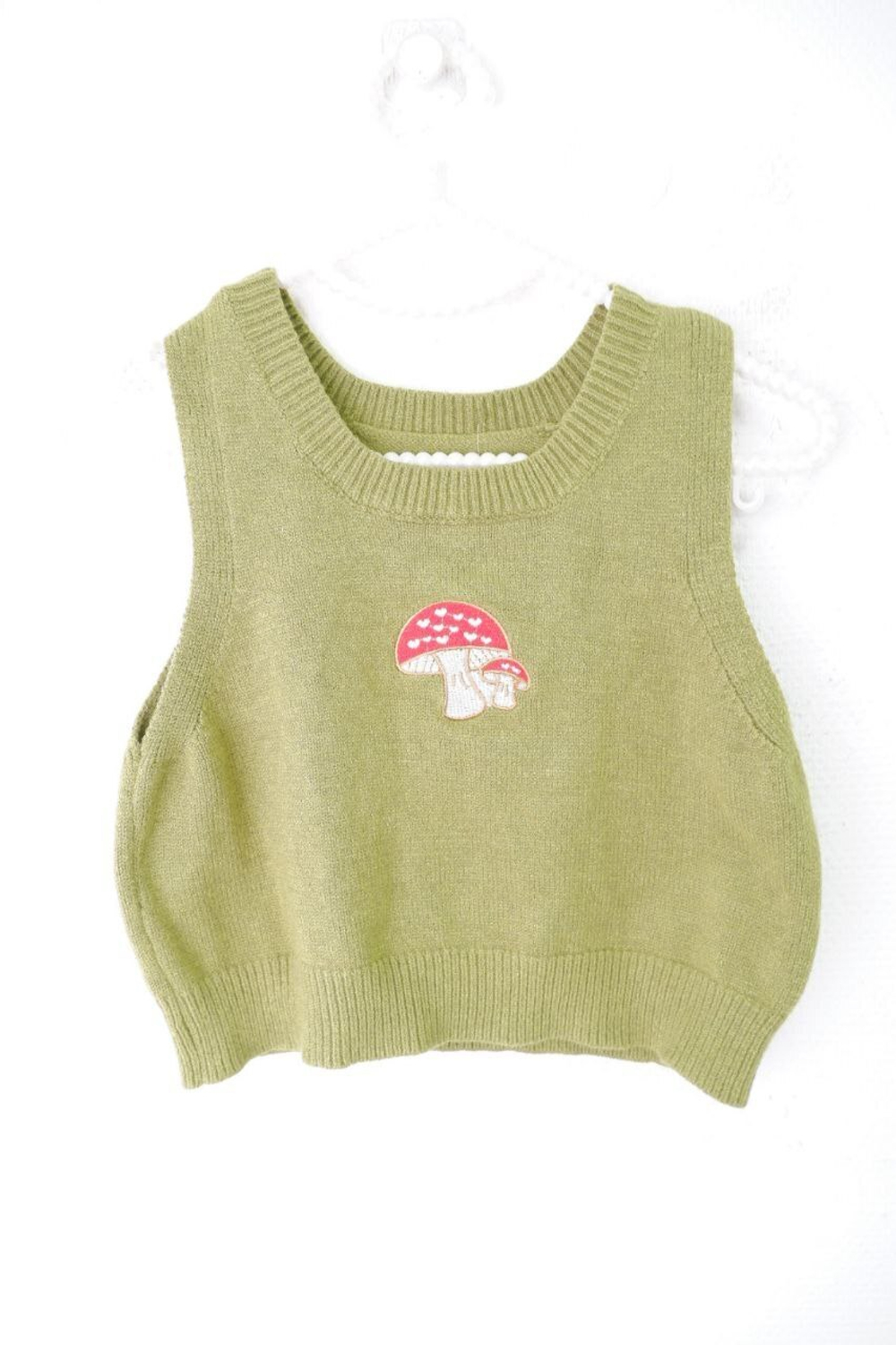 Безрукавка вязаная на 6-7 лет