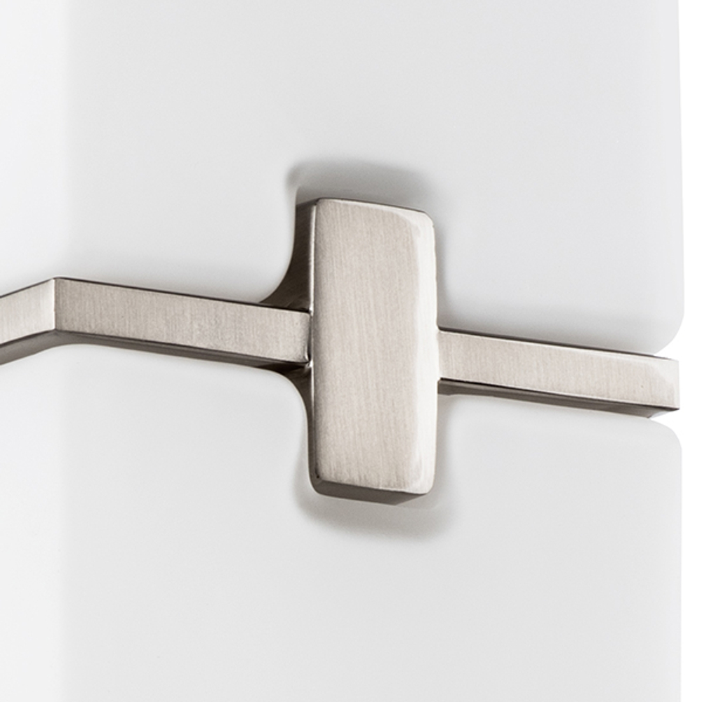 805620 Светильник настенный QUBICA 2х40W E14 НИКЕЛЬ/БЕЛЫЙ