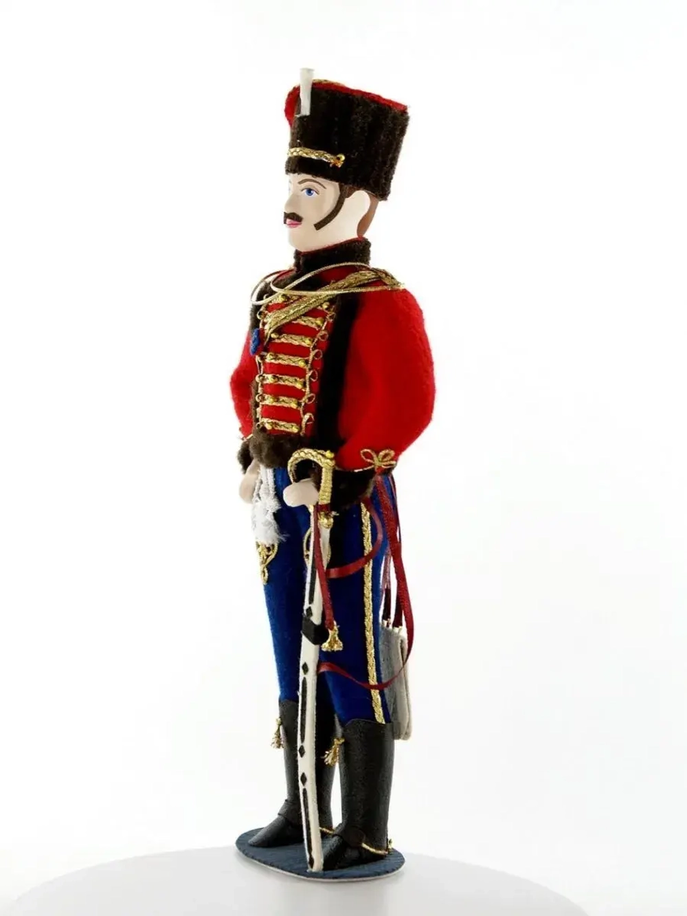 Кукла статуэтка фарфоровая Гусар