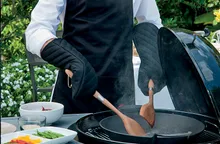 Чугунный вок Weber Crafted с корзиной для приготовления на пару