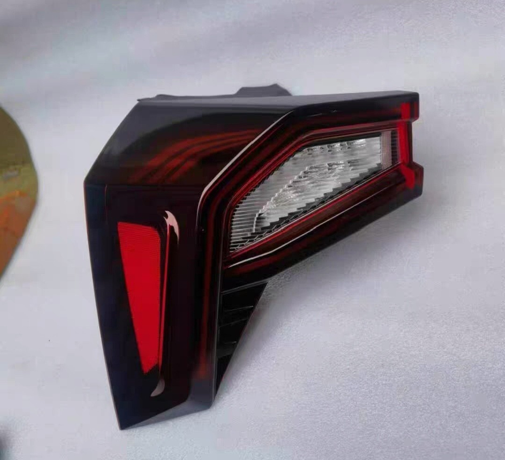 Задний фонарь двери багажника Geely Geometry E