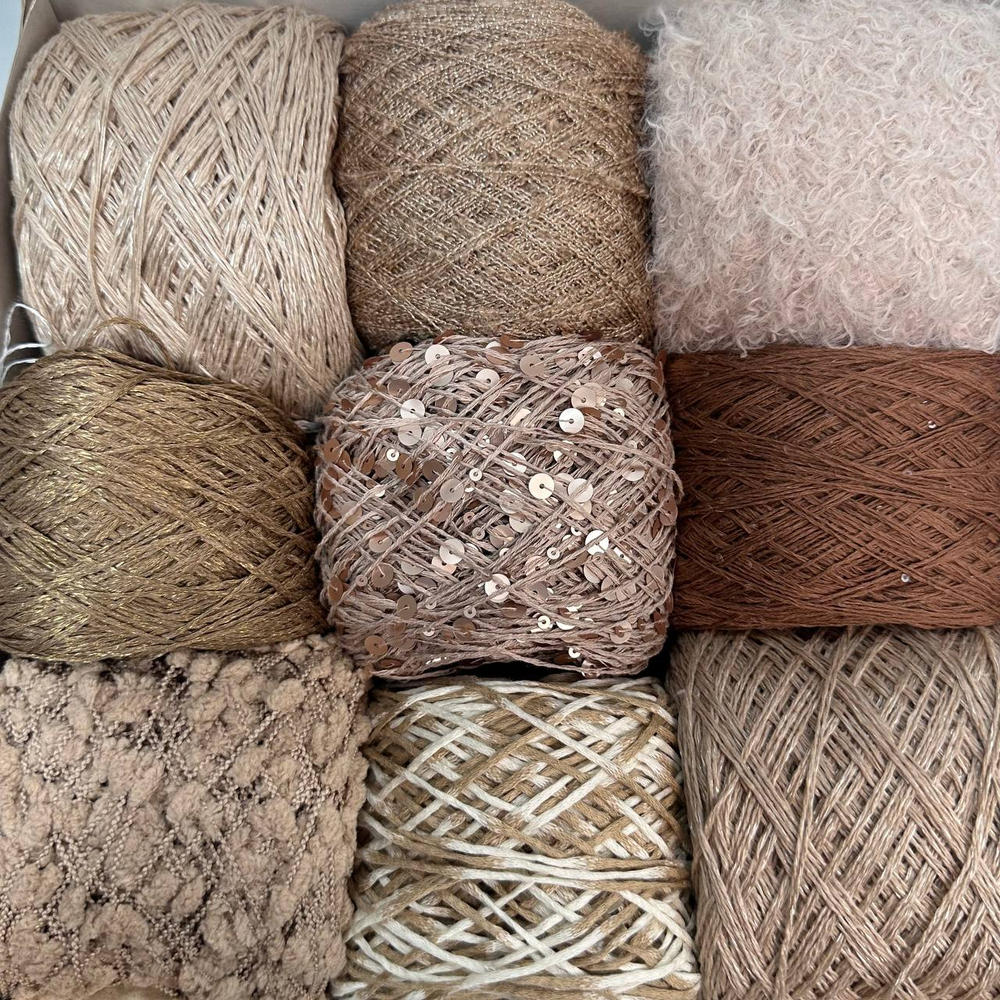 Набор летний итальянской фантазийной пряжи для джемпера "CUCINELLI "; состав: хлопок, вискоза, лен, фибра, пайетки; Общий вес: 550 гр MP