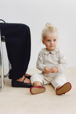 ZARA ФУТБОЛКА С ОТЛОЖНЫМ ВОРОТНИКОМ И ЦВЕТОЧНЫМ ПРИНТОМ, ЭКРЮ/КРАСНЫЙ