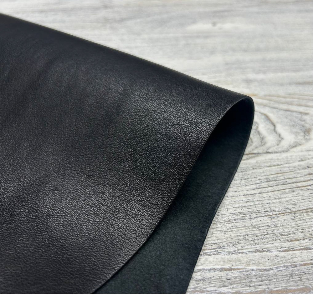 Bisonte Nero (1,1-1,3 мм), цв. Черный, натуральная овчина