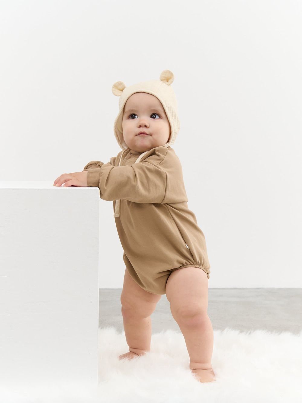 Чепец муслиновый "Мишутка" с белыми ушами 0+