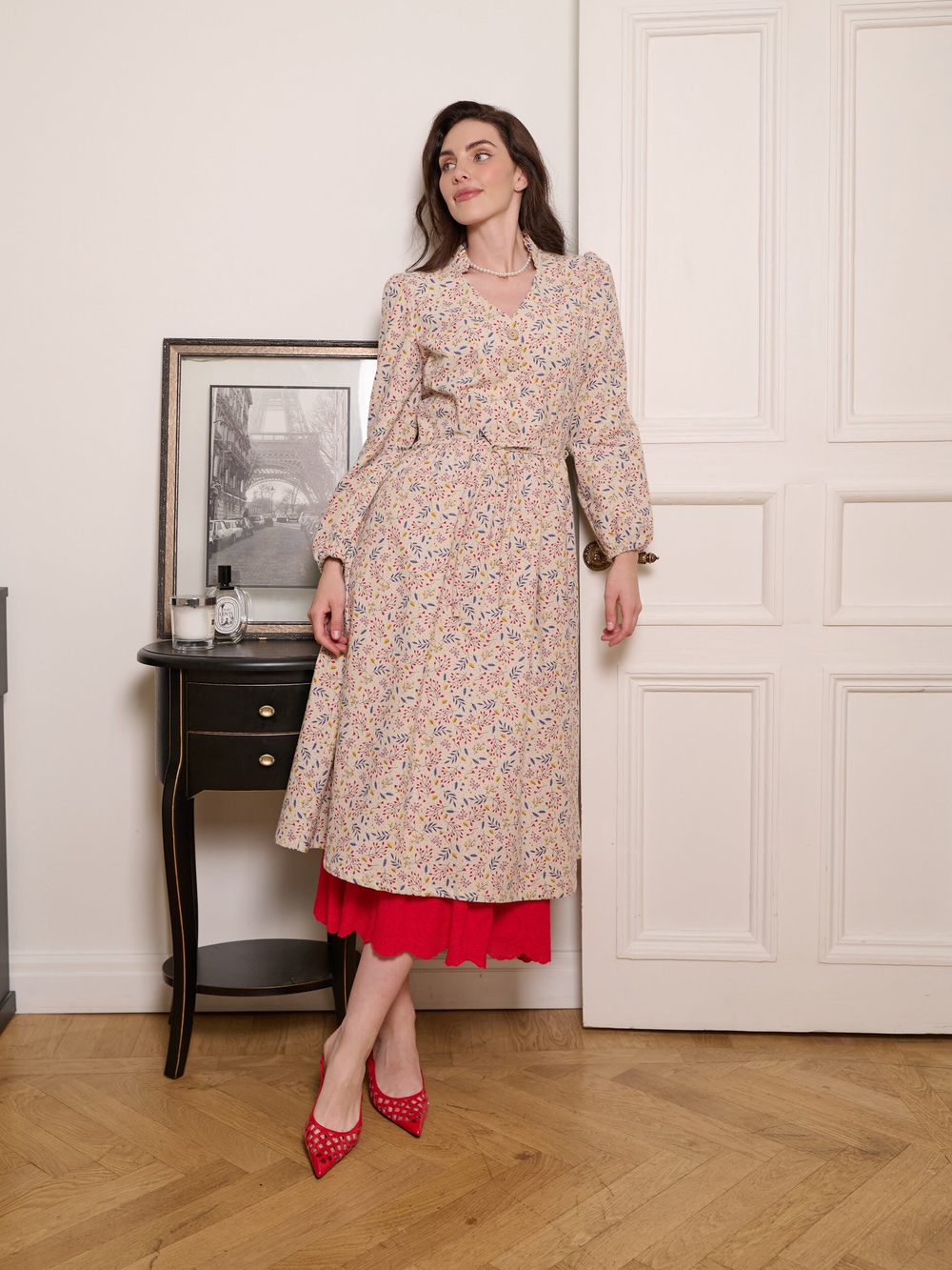 Платье с воротником стойкой