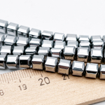 Гематит Куб бусины (имитация), цвет серебристый, размер около 6 мм, цена за 16 шт (1/4 нити)