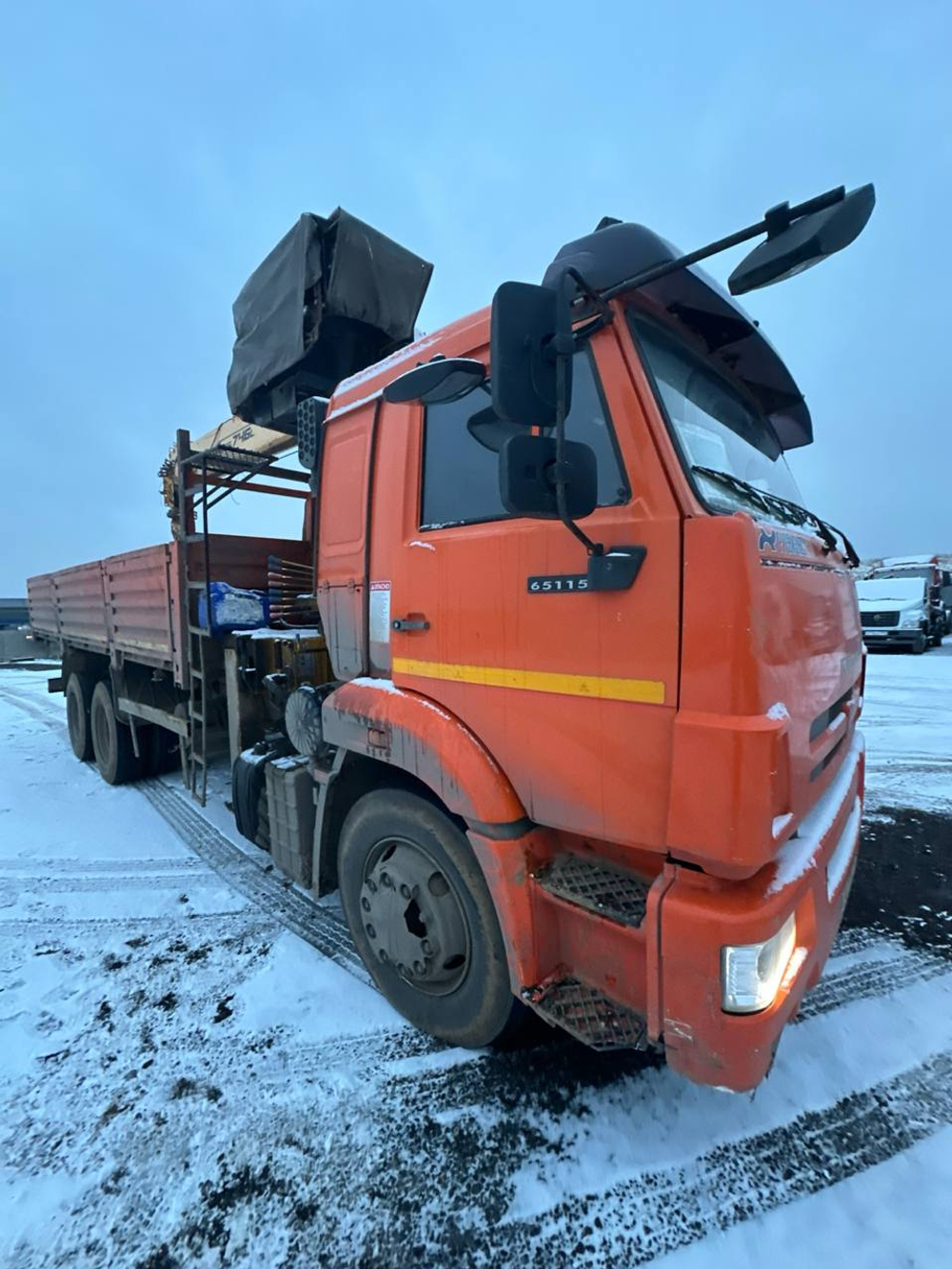 КамАЗ 65115 6x4 Бортовой с КМУ 732450 (Дизельный, 11,7 л, 301 л.с., МТ)