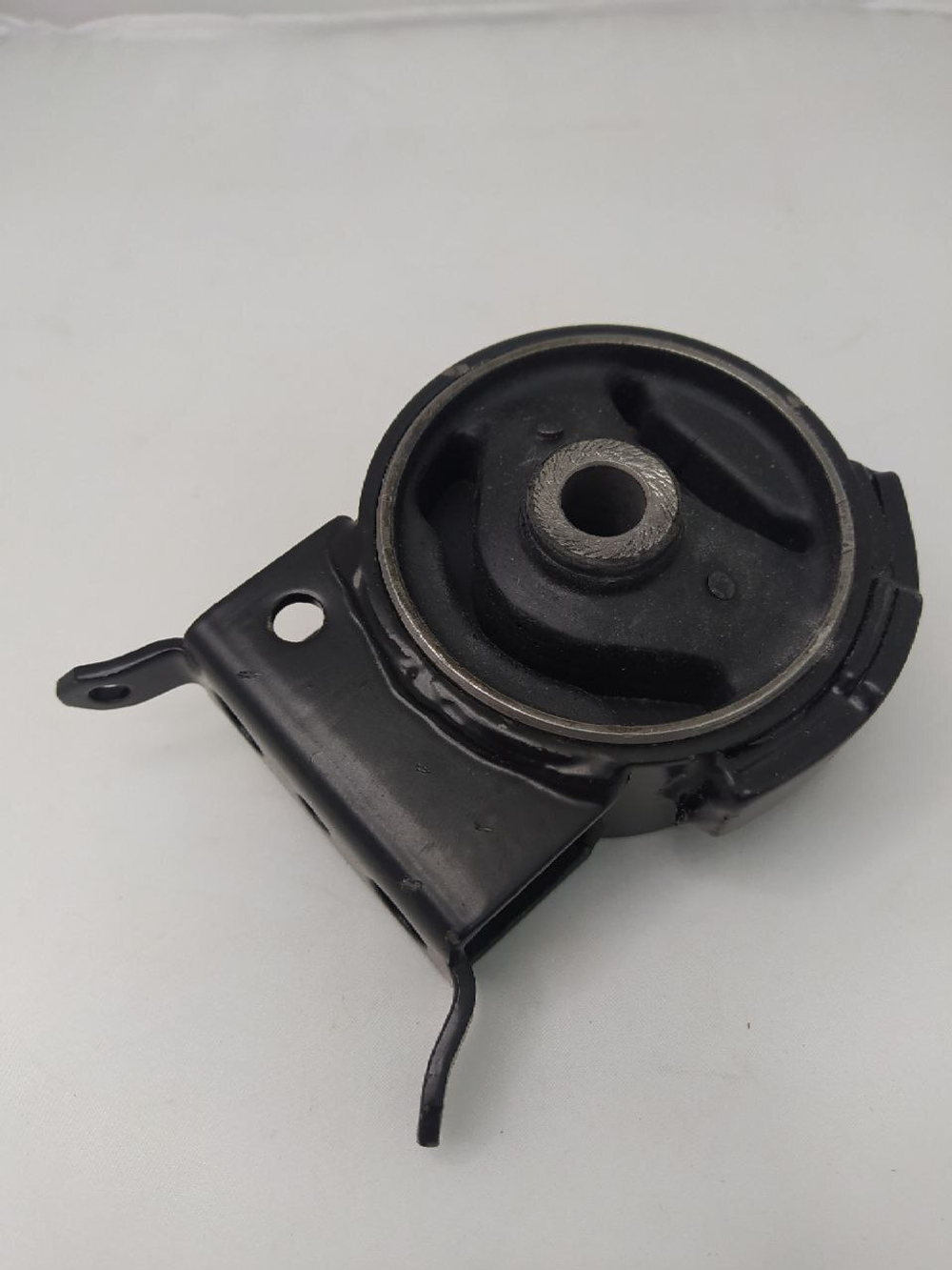 Опора двигателя левая 1016000634 Geely MK, MK Cross, GC6